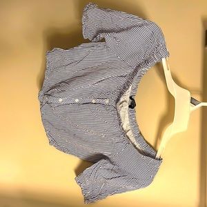 Ambiance crop with buttons in the middle. Super soft 1/4 sleeve.